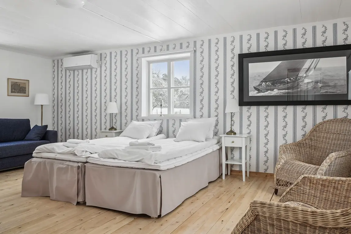 sovrum-villa-ny dubbelsäng på ruders herrgårds villa